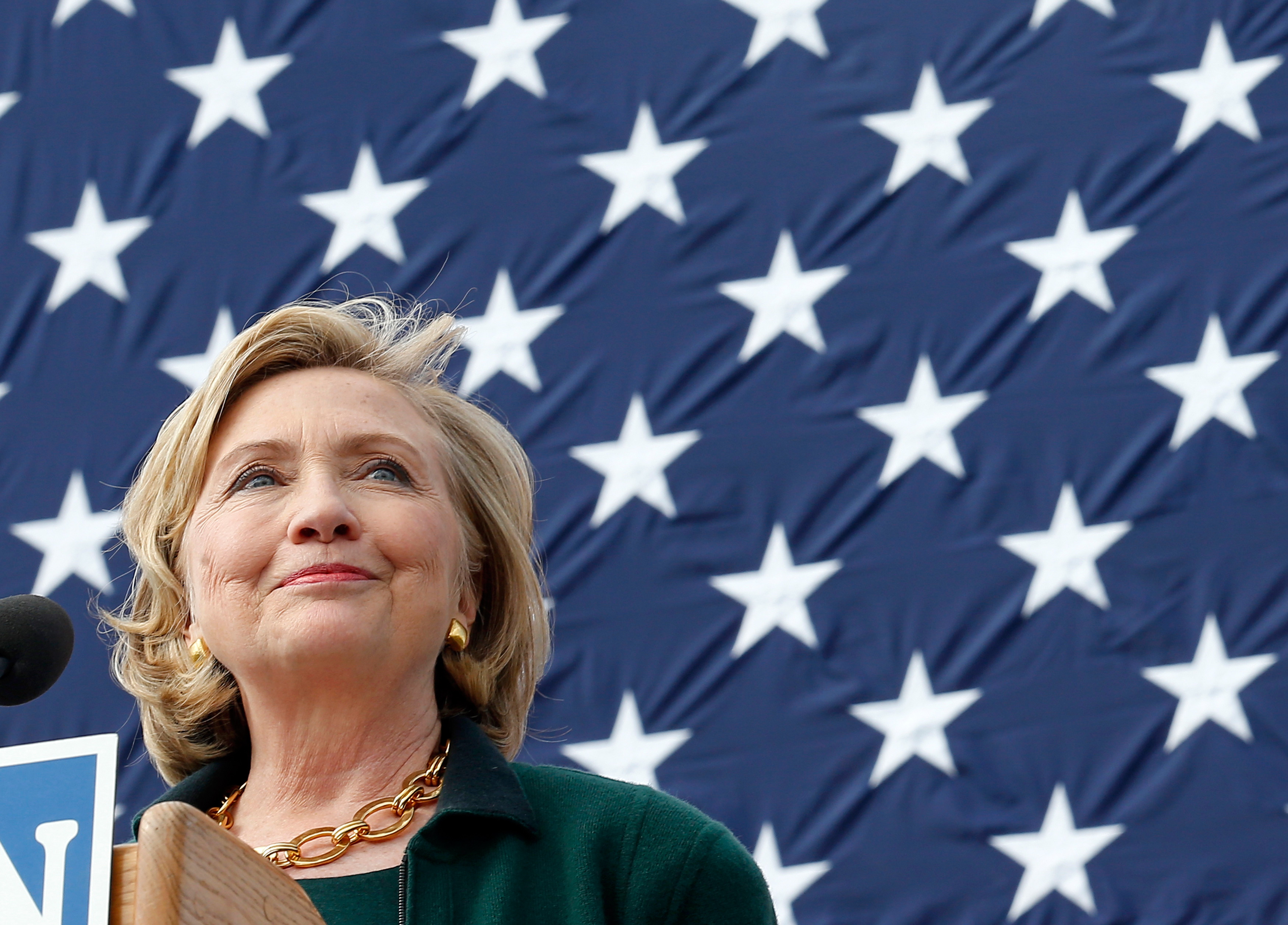 On Monday,Warren Buffett predicted Hillary Clinton would win the 2016 presidential election. “Hillary’s going to win,” said Buffett. “I will bet money on it. I will. I don't do that easily.”