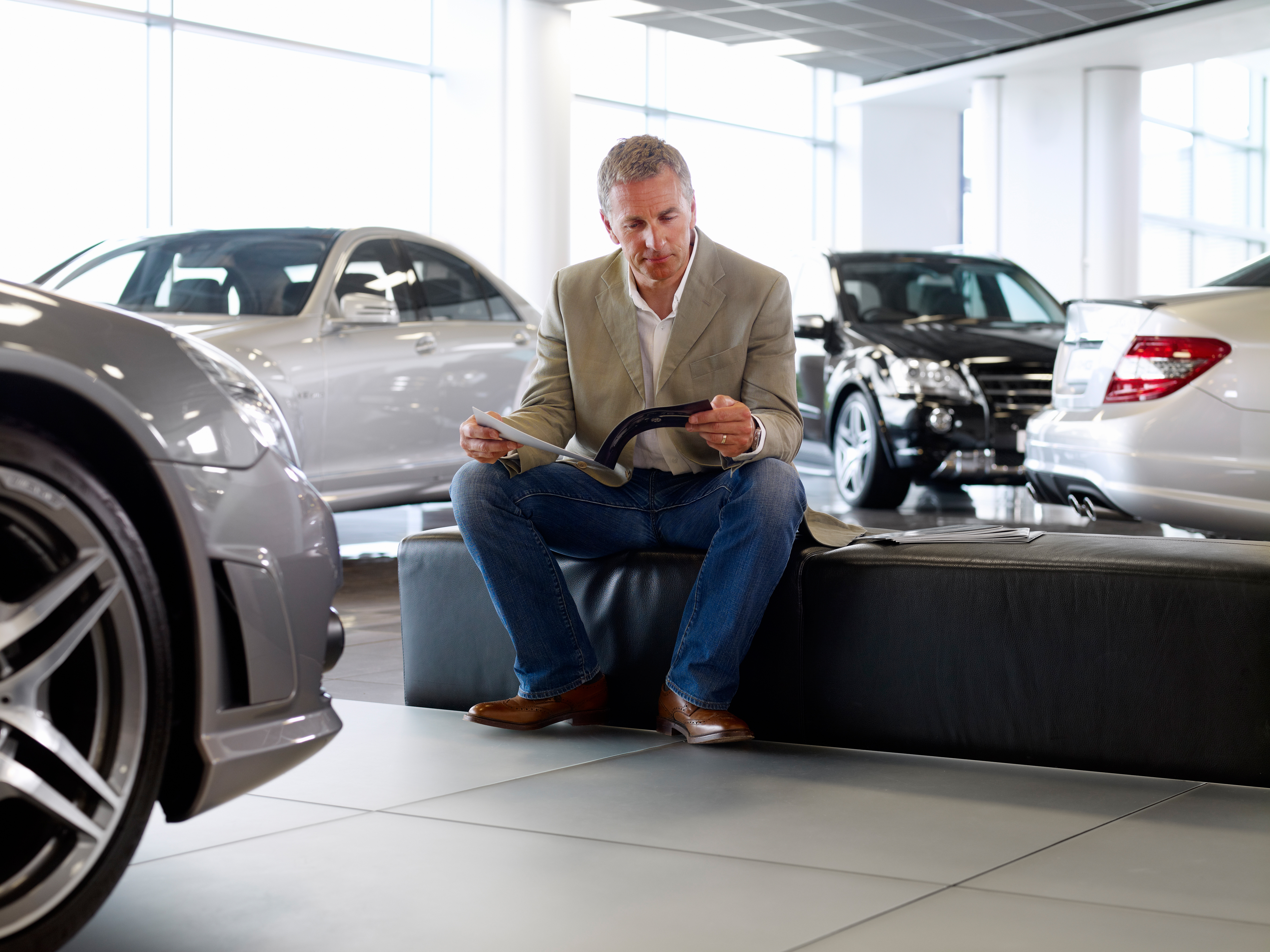 how much do car dealers pay for new cars