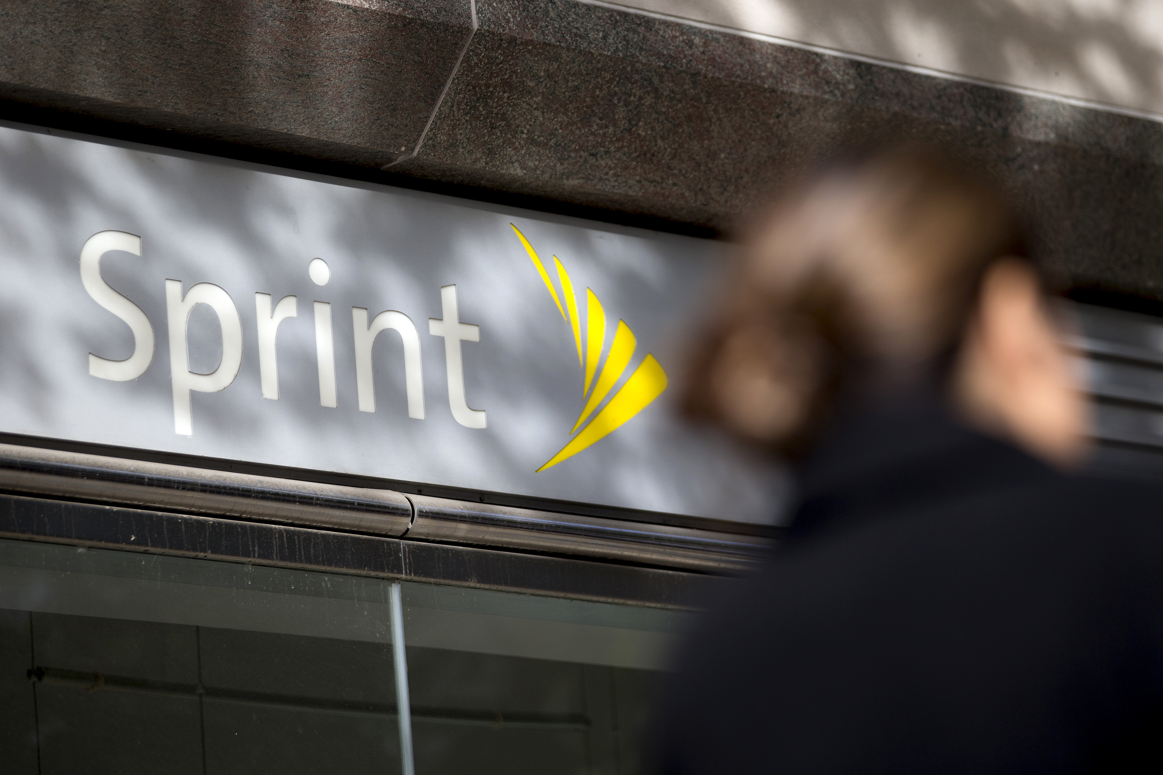 3 Signs Sprint is Desperate for Your Business | Money