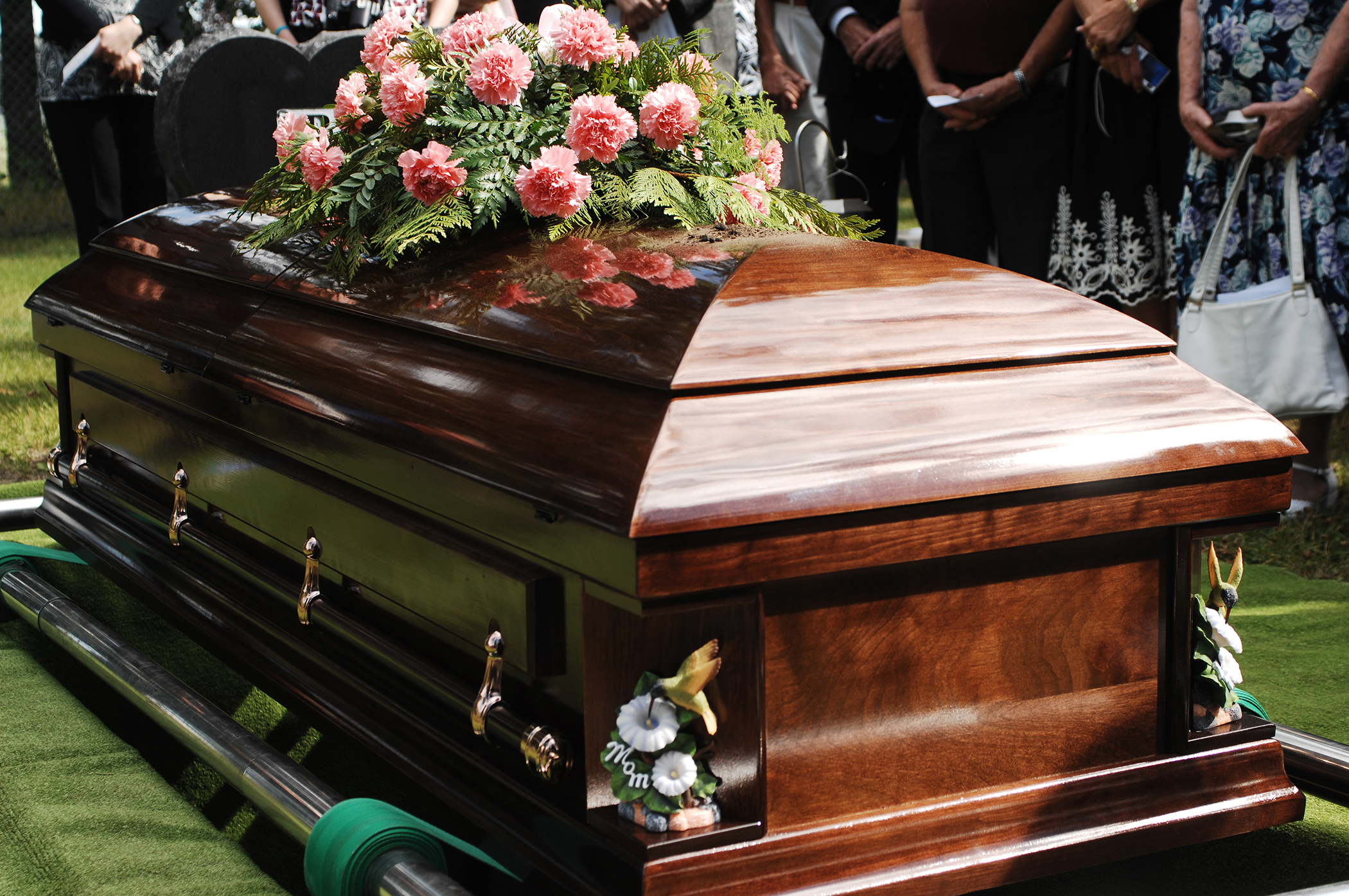 funeral-homes-how-much-does-a-funeral-cost-money