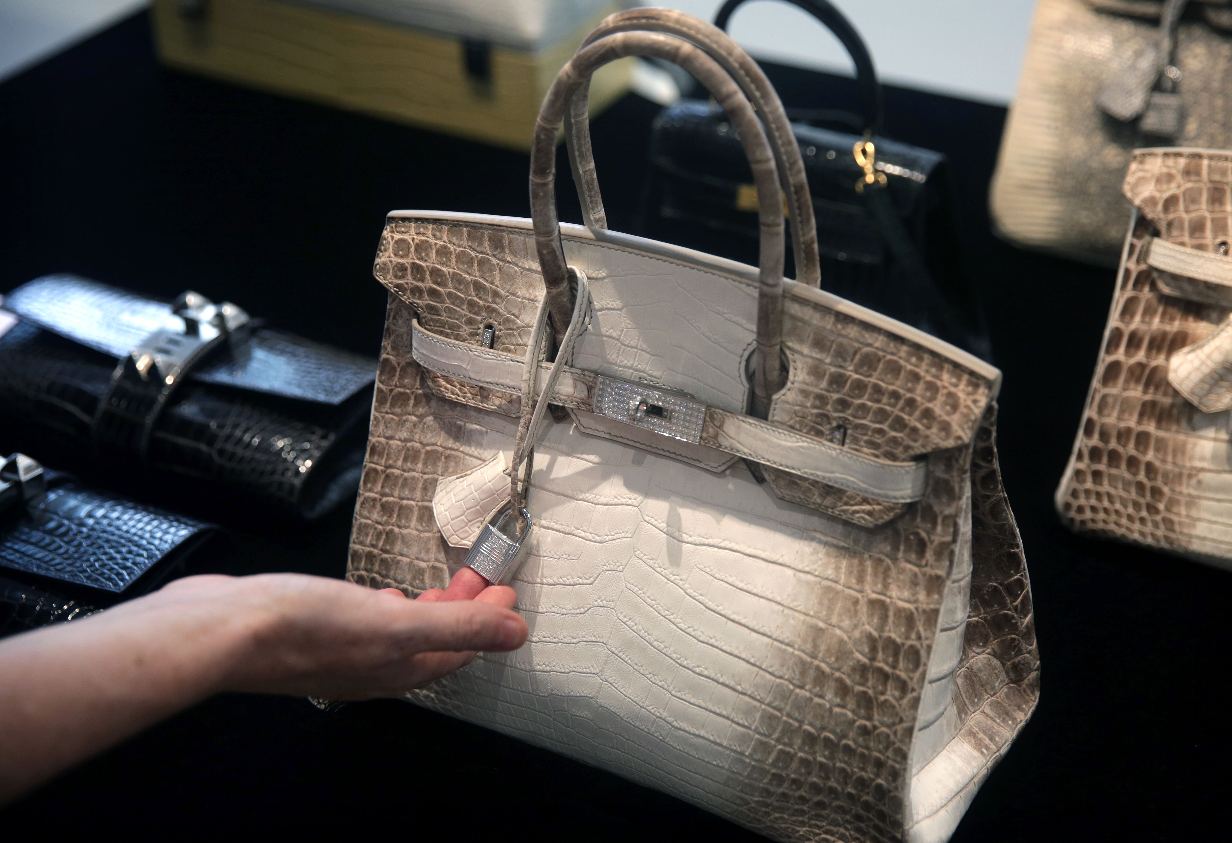 Hermès Handbag‬ ‬‬Birkin Bag Sells for 300,000 at Auction Money