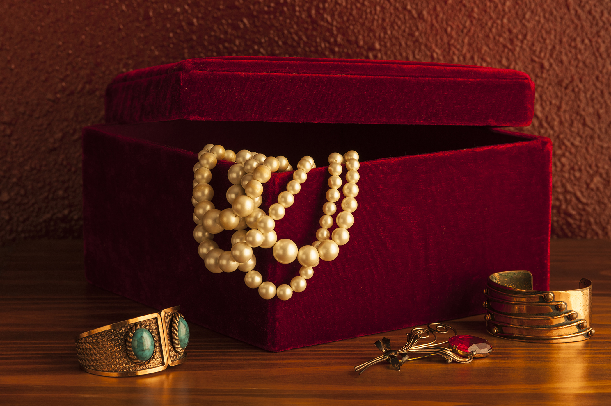 Why Do We Keep Jewelry in Jewelry Boxes? Money