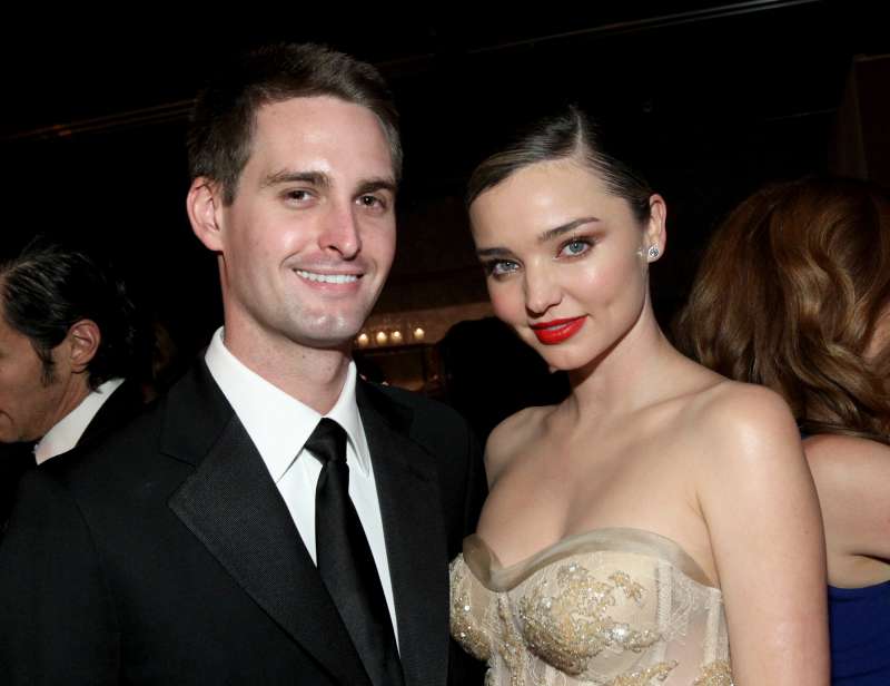 CULVER CITY, CA - NOVEMBER 12: Founder, Snapchat Evan Spiegel (L) and model Miranda Kerr attend the Fifth Annual Baby2Baby Gala, Presented By John Paul Mitchell Systems at 3LABS on November 12, 2016 in Culver City, California. (Photo by Tommaso Boddi/Getty Images for Baby2Baby)