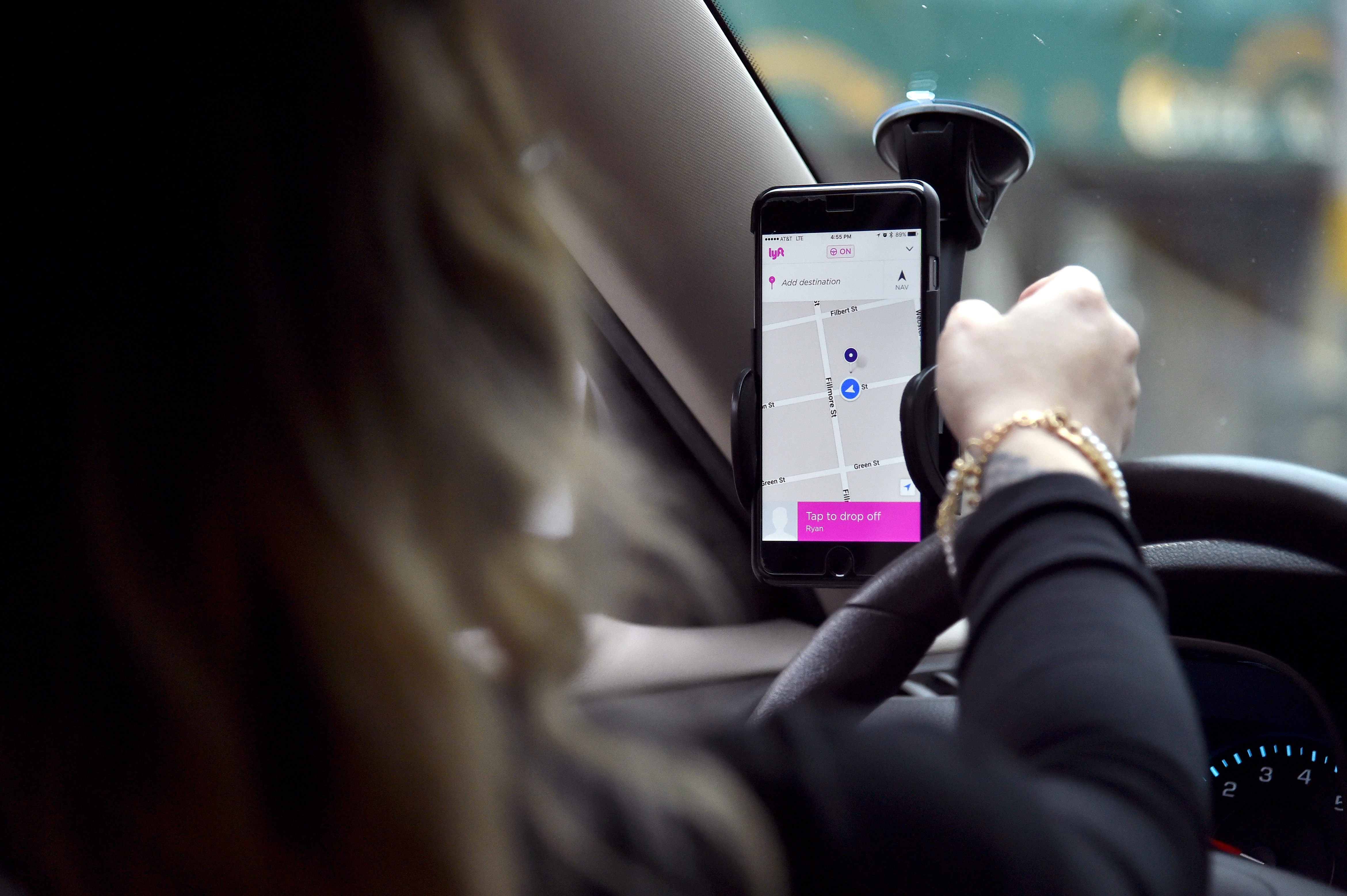 Lyft To Uber Drivers Youll Get Extra Money With Us Money