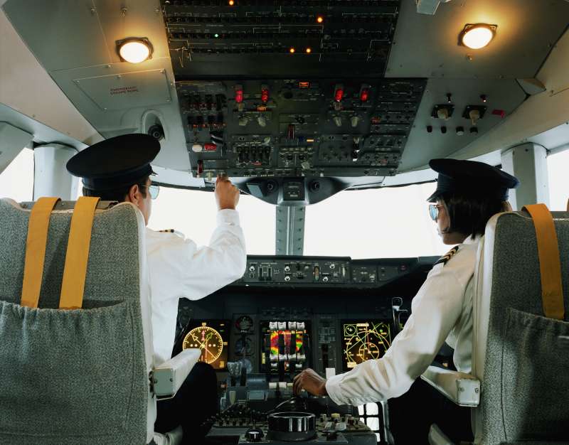 How Much Do Airline Pilots Make? Commercial, Private, More ...