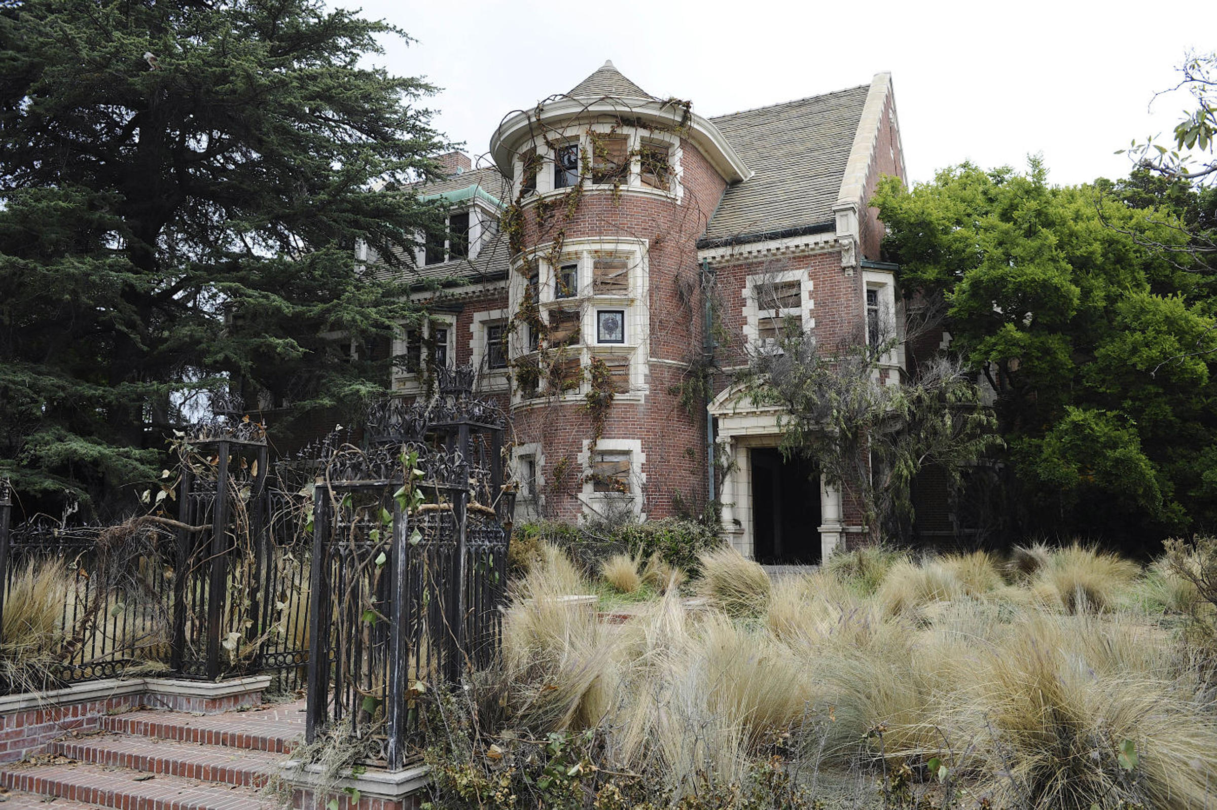 'American Horror Story' Fans Haunt LA Mansion, Lawsuit