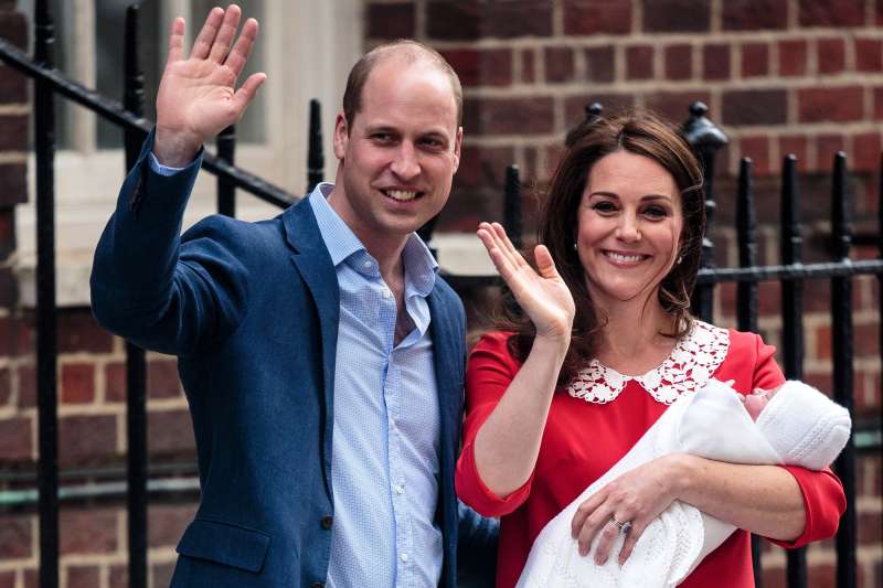 Prince William, Duke of Cambridge and Catherine, Duchess of Cambridge, pose for photographers with their newborn baby boy outside the Lindo Wing of St Mary's Hospital on April 23, 2018 in London, England. The Duke and Duchess of Cambridge's third child was born this morning at 11:01, weighing 8lbs 7oz.