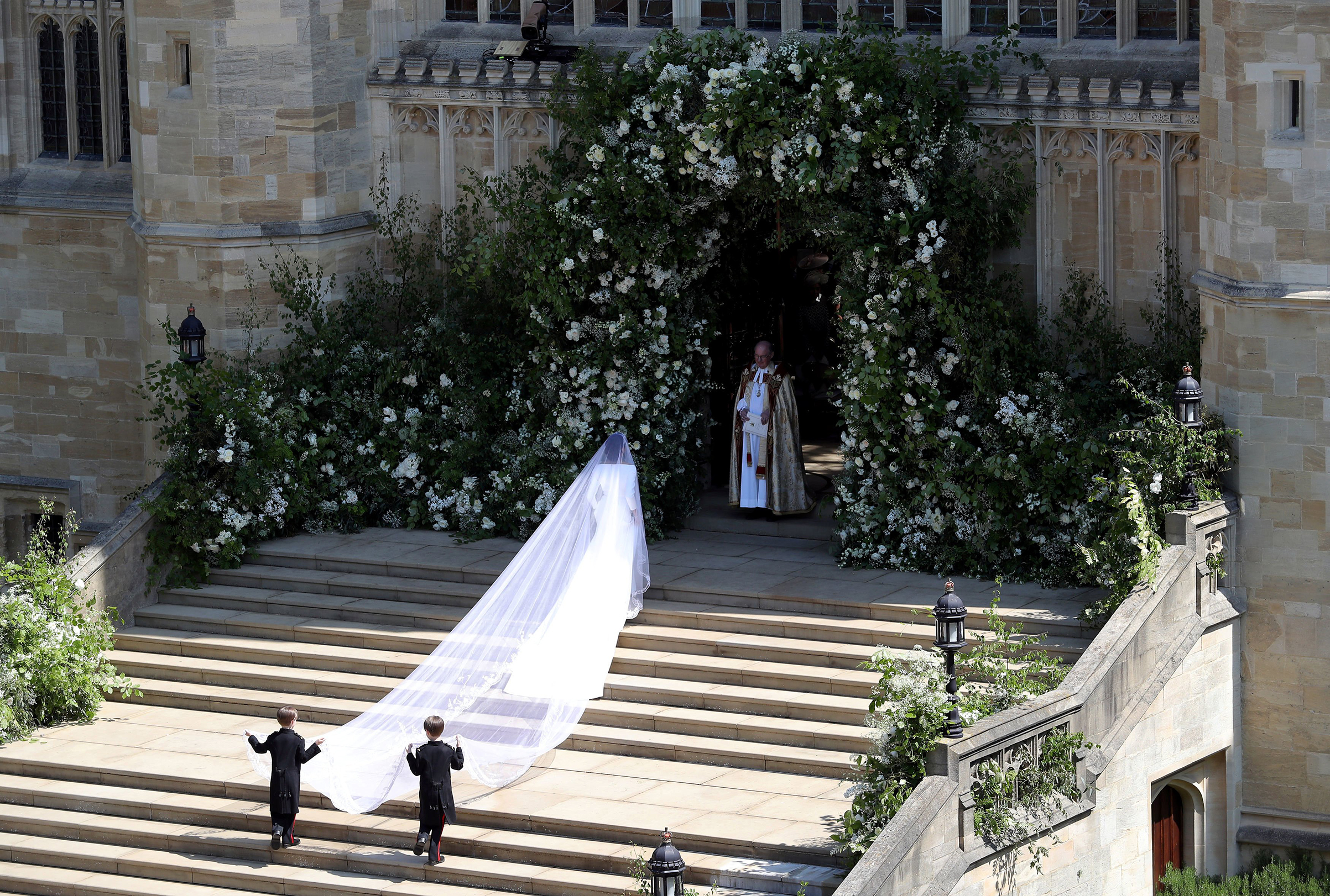 meghan markle wedding gown cost