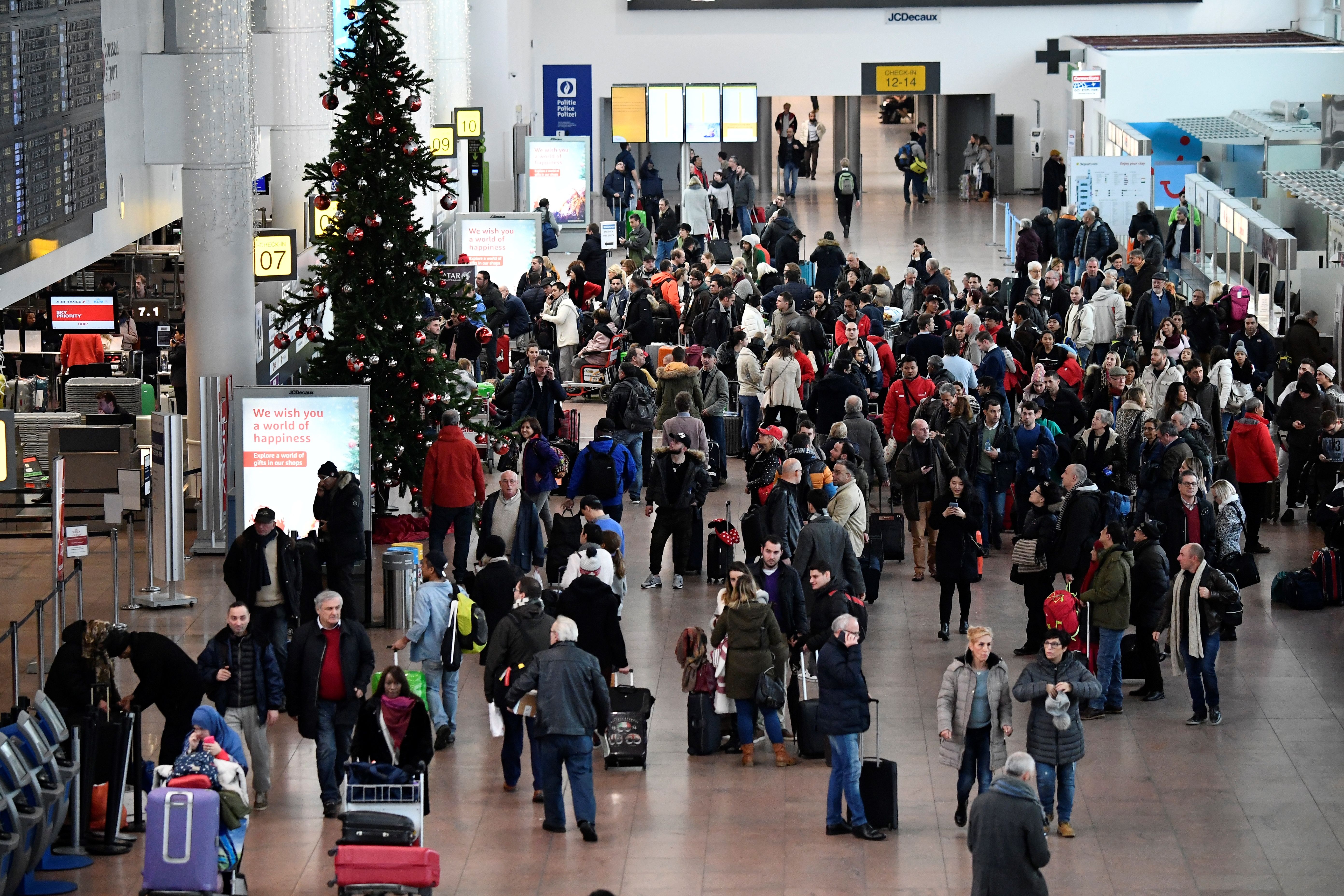 This Is the Last Day to Buy Cheap Flights for Christmas Money