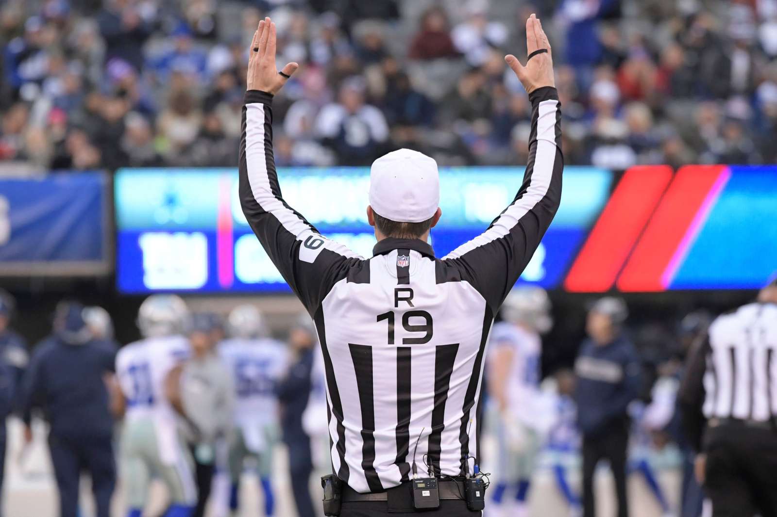 how-much-to-nfl-refs-get-paid-money