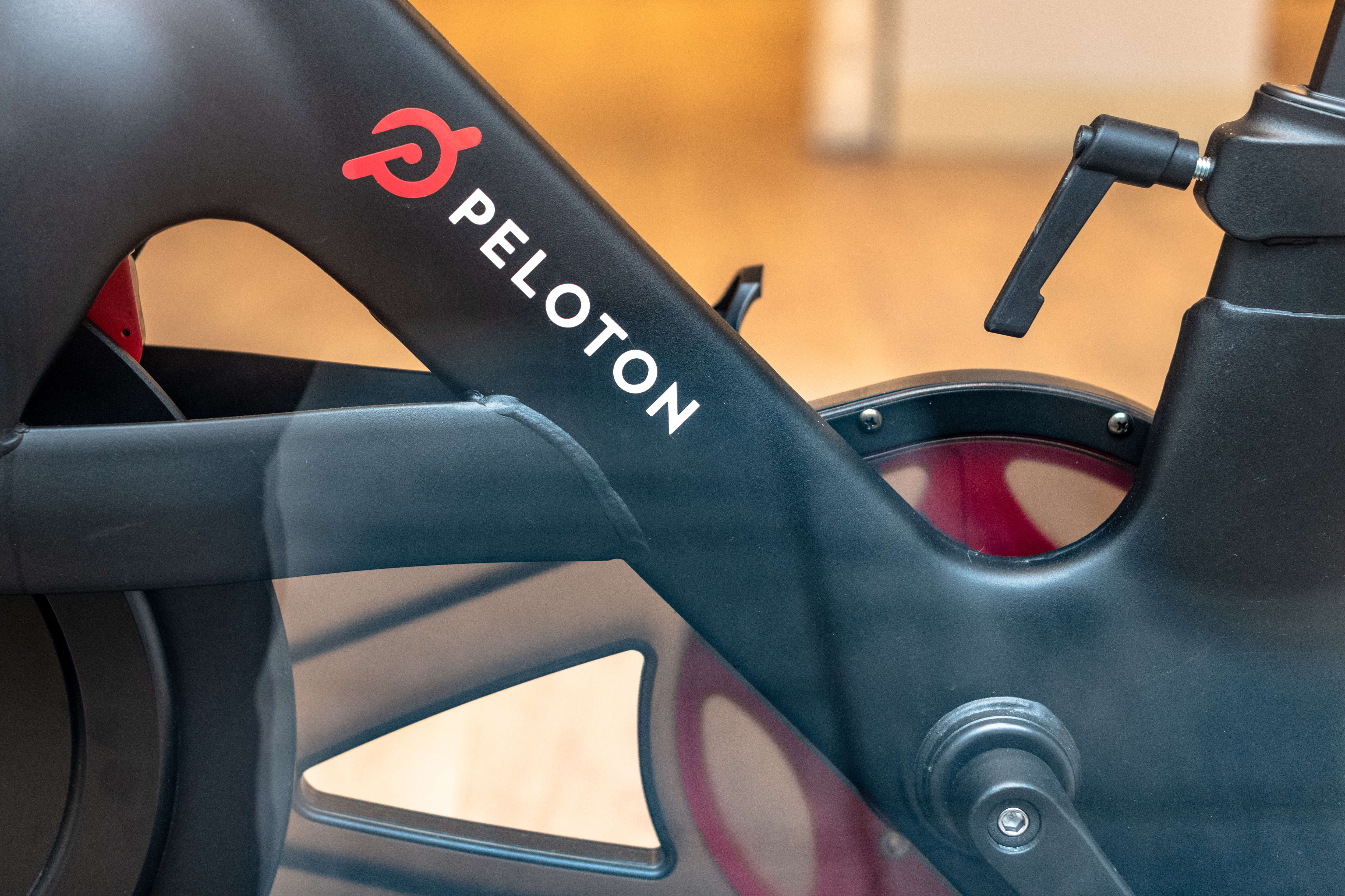 Peloton Ad: Peloton Stock Price Drops After Viral Holiday ...